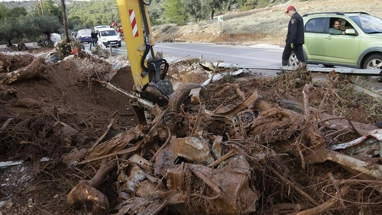 Η αγανάκτηση στο κόκκινο στη Μάνδρα: «Θα φύγω, δεν αξίζει να μένω πια εδώ»
